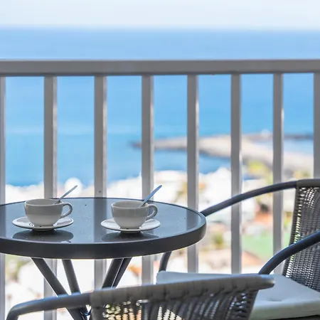 Amazing View Over The Ocean Y Apartamento Playa de las Americas (Tenerife)